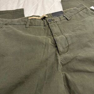 Banana Republic Lived-In Chino Pants — Dark Olive | Size 36x30 -Athletic Fit, NW